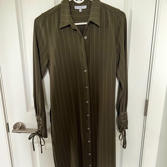 Beautiful, belted Shirt Dress by Current Air - Picture 5 of 13